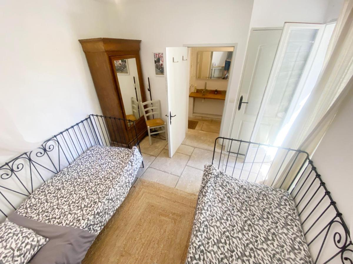 Auberge De La Croix Du Pape Эз Экстерьер фото