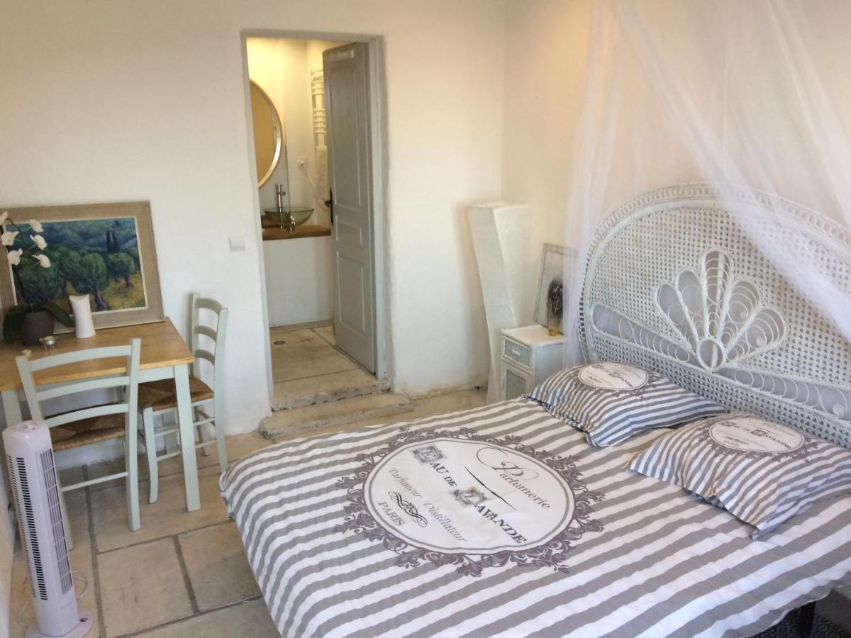 Auberge De La Croix Du Pape Эз Экстерьер фото